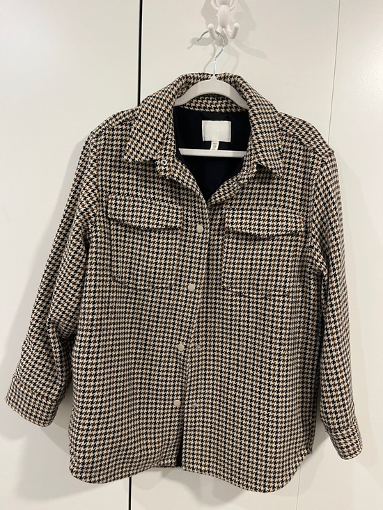 H&M Jackets & Blazers - H&M Houndstooth Snap-Front Shacket in Black, Tan, and Cream